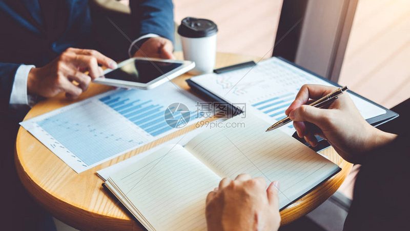 私募股权并购中的律师与咨询公司：职能差异解析